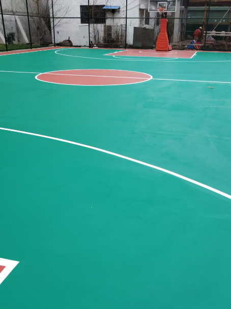 海东 球场长期使用易出现地面开裂